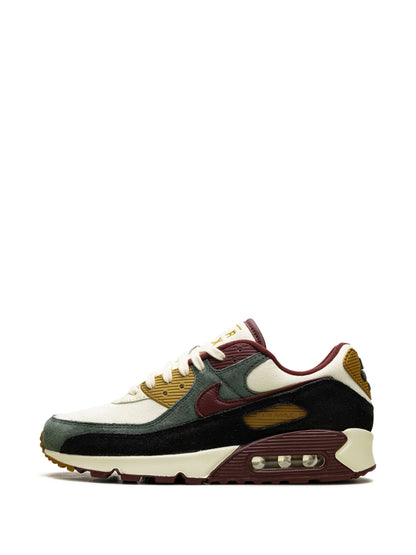 Nike Air Max 90 Trainers